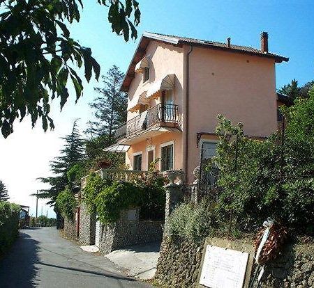 La Tana Del Tasso Ventimiglia Bed & Breakfast Exterior foto