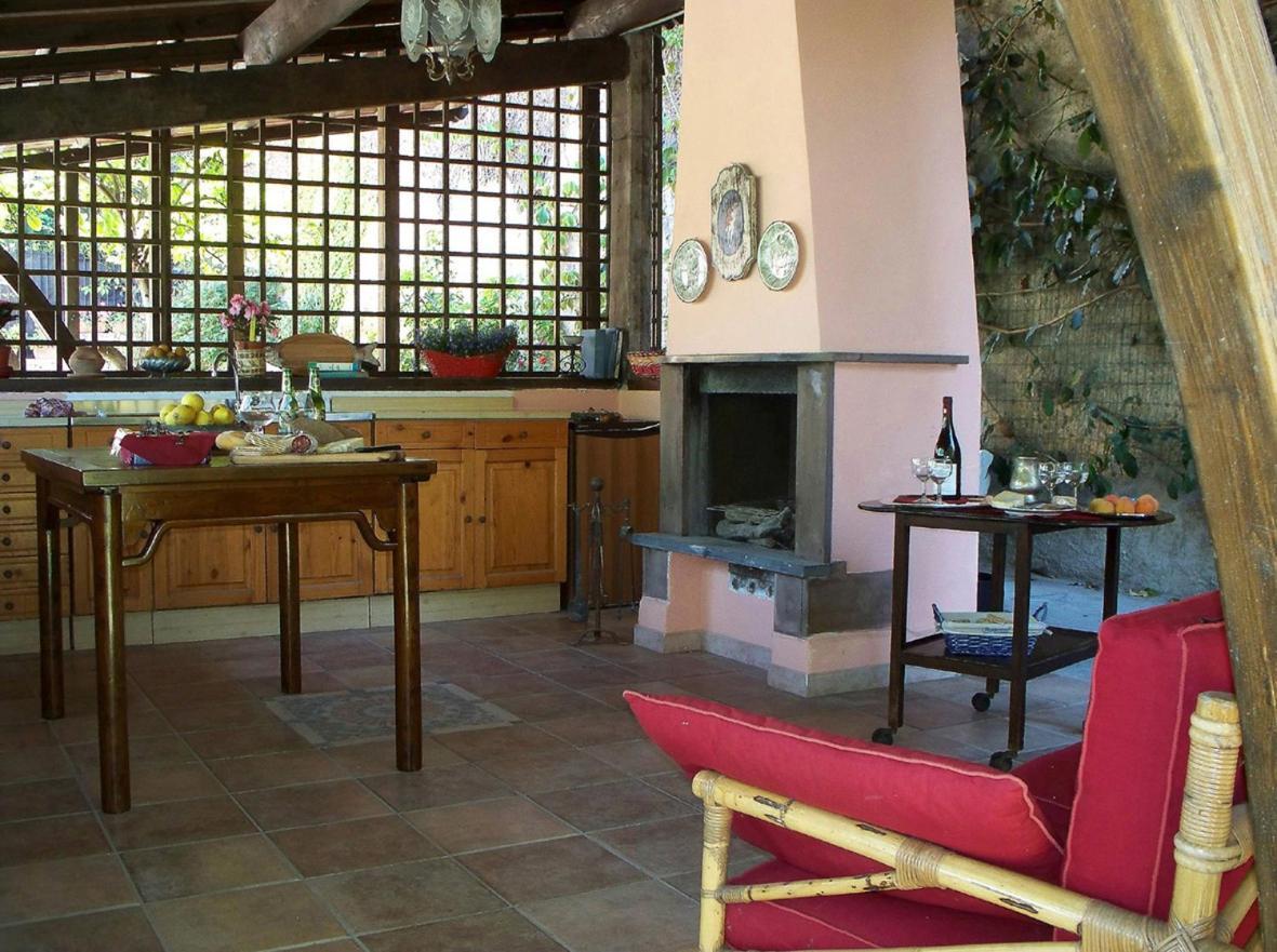 La Tana Del Tasso Ventimiglia Bed & Breakfast Exterior foto