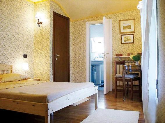 La Tana Del Tasso Ventimiglia Bed & Breakfast Exterior foto