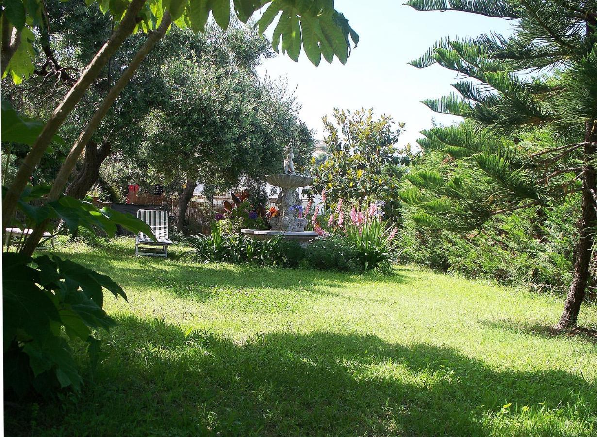 La Tana Del Tasso Ventimiglia Bed & Breakfast Exterior foto