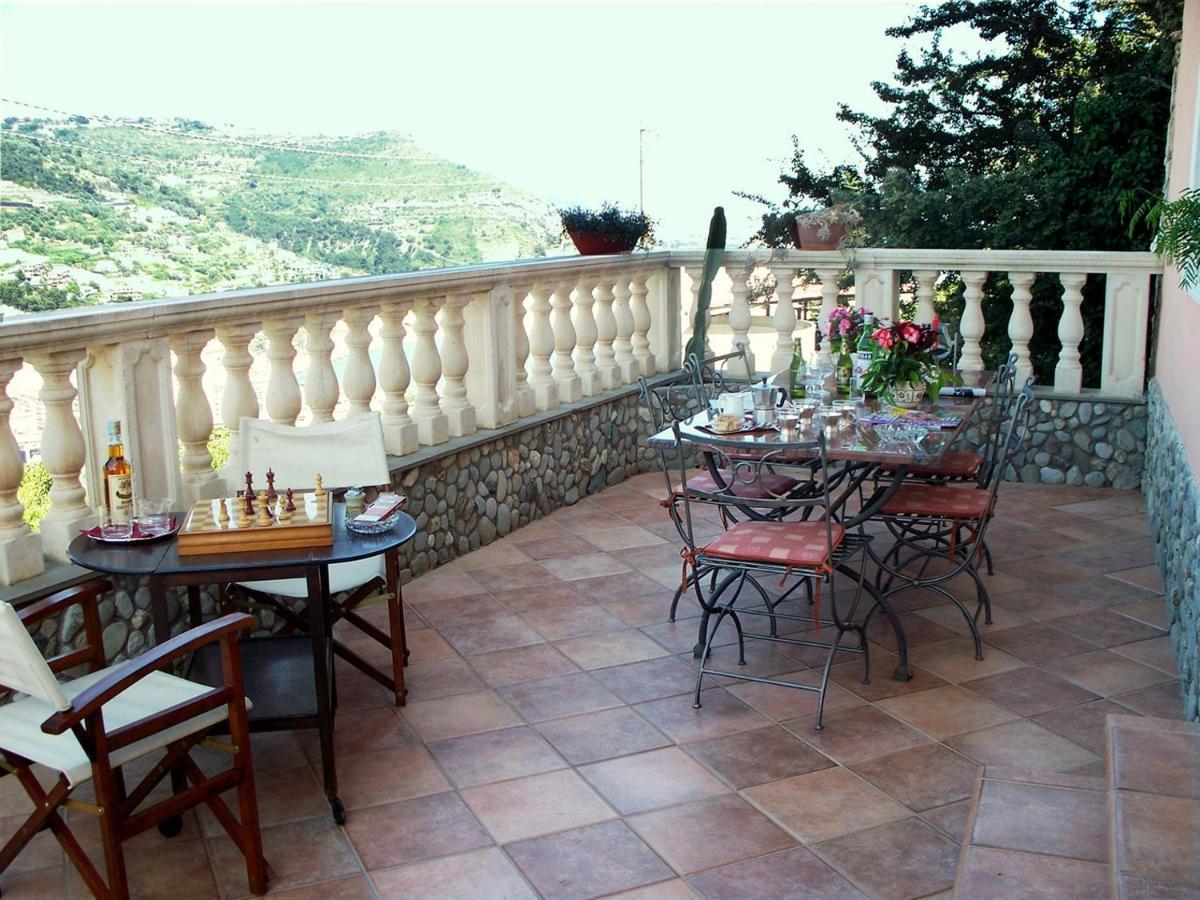 La Tana Del Tasso Ventimiglia Bed & Breakfast Exterior foto