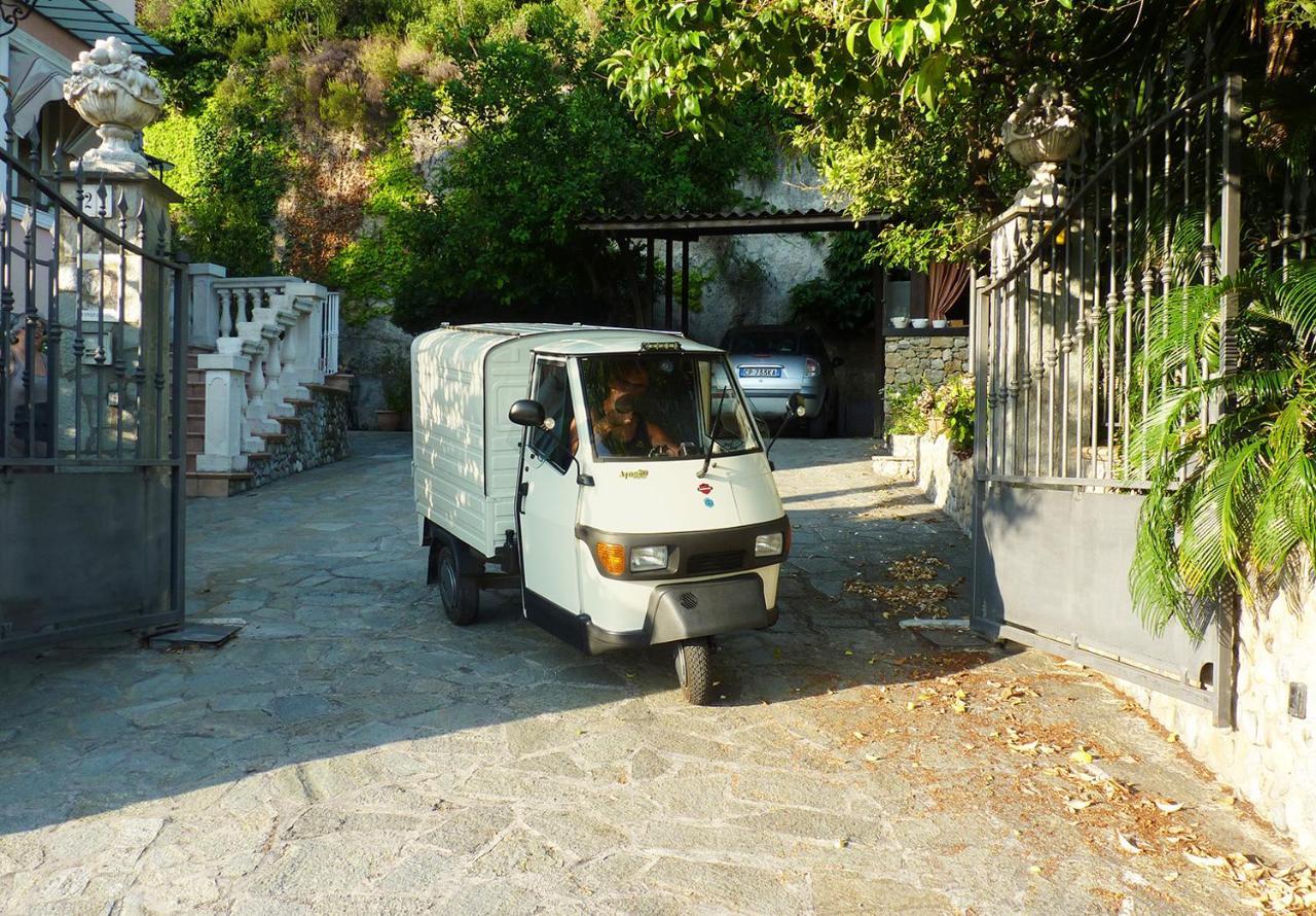 La Tana Del Tasso Ventimiglia Bed & Breakfast Exterior foto